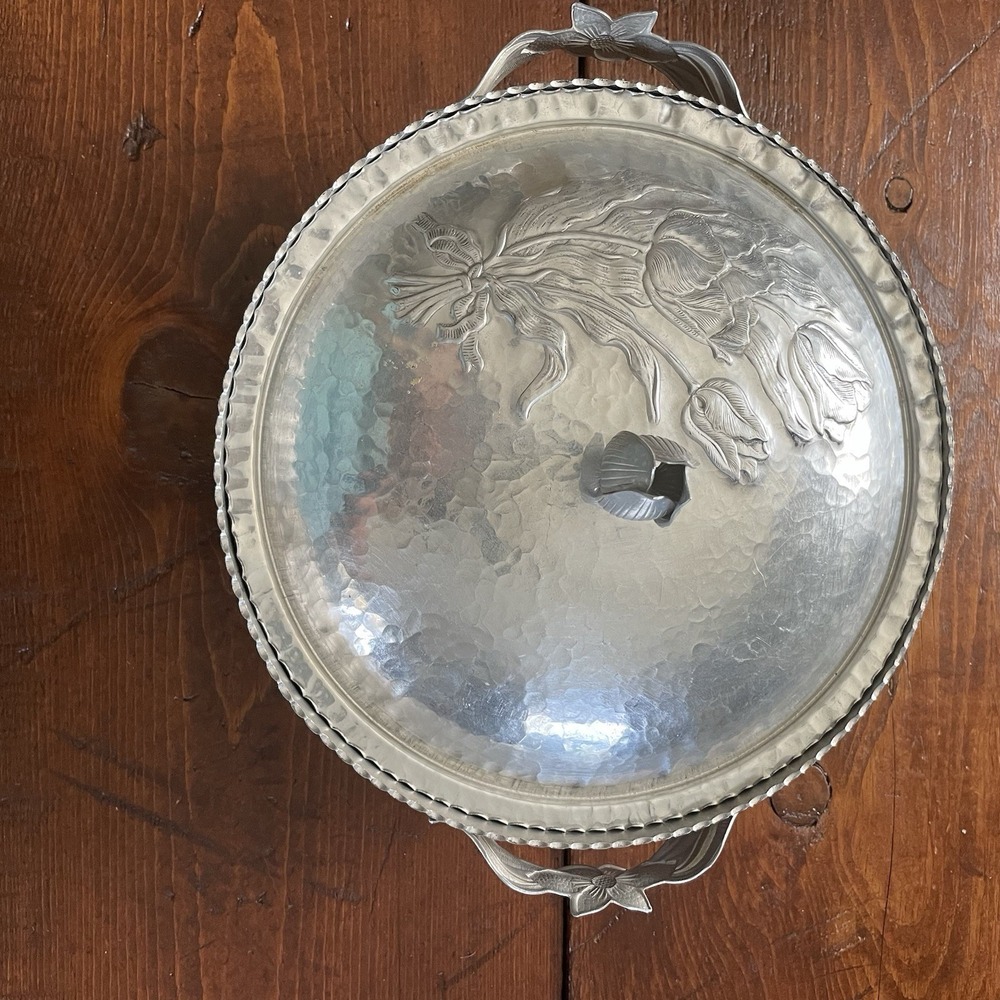 1940's Vintage Rodney Kent Hammered Aluminum Covered Tulip Casserole Dish - Picture 2 of 8